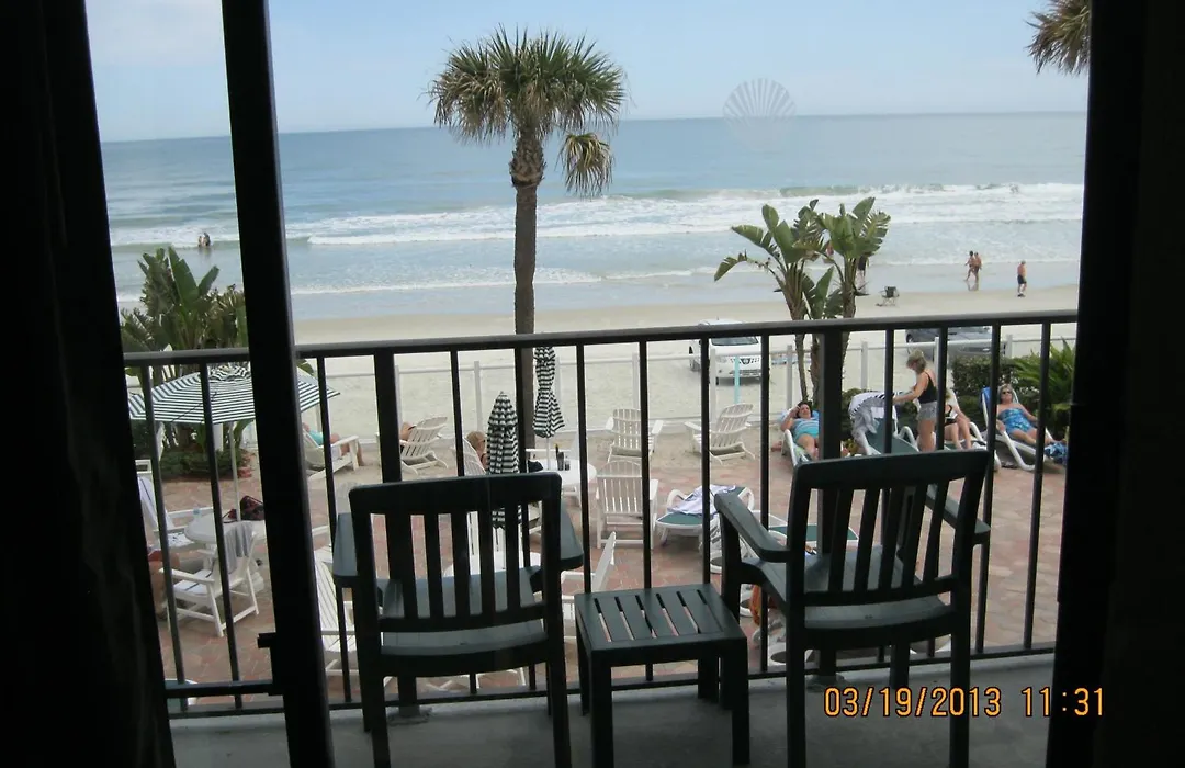Days Inn By Wyndham Daytona Oceanfront-1
