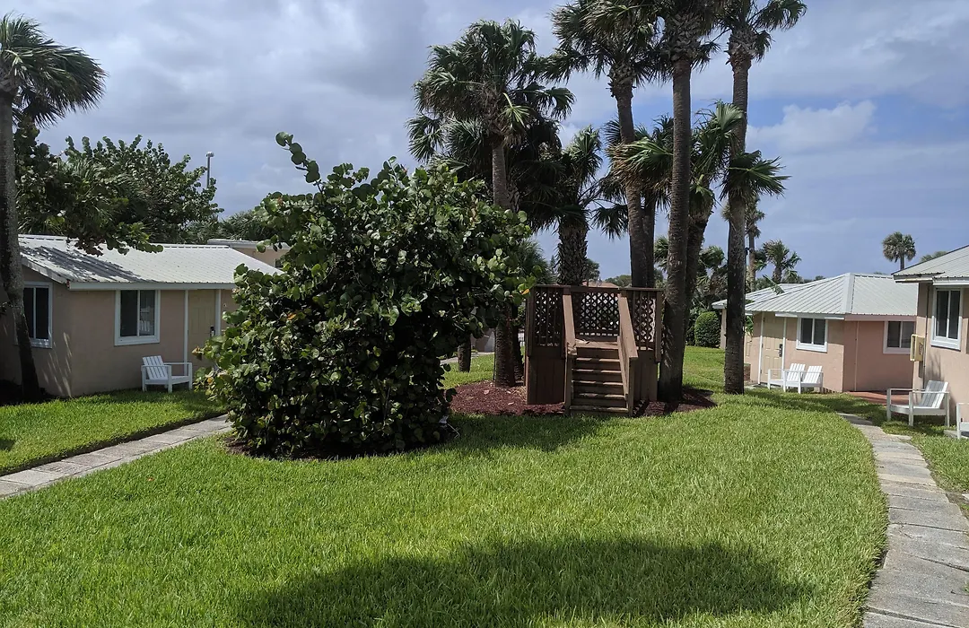 Shoreline Suites & Cabana Cottages - Beachfront-1